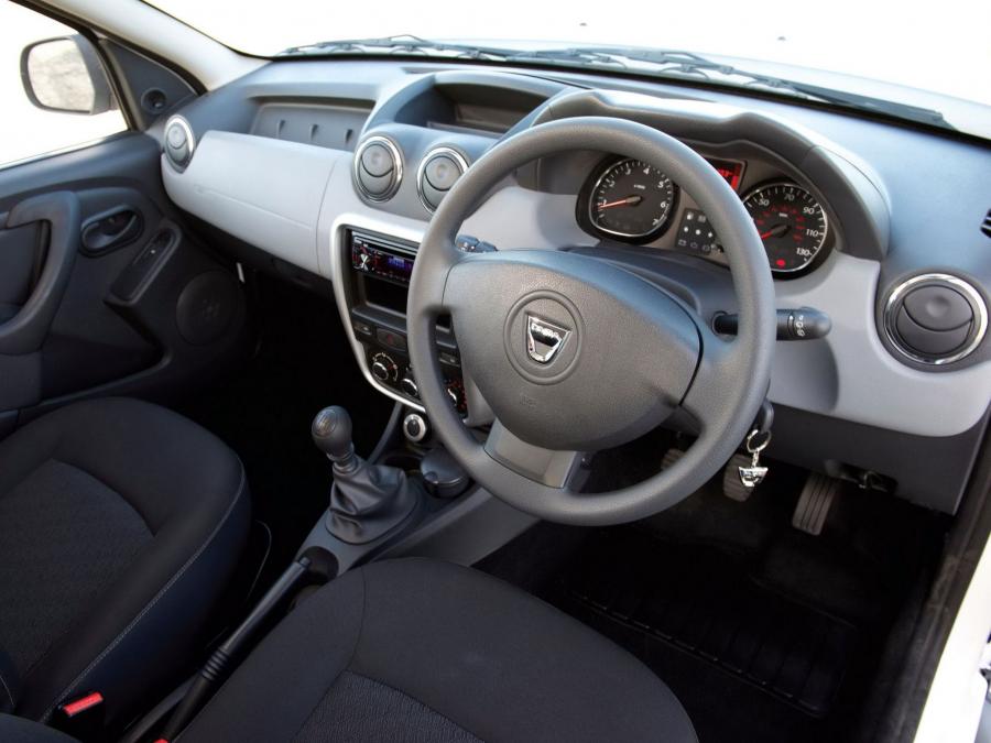  Dacia Duster 2013 года  (UK) (фото 17 из 19)